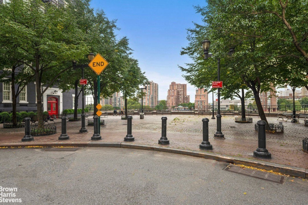 520 East 72nd Street, Unit 4J Manhattan, NY 10021 - Photo 13 of 15 a view of a street with outdoor seating
