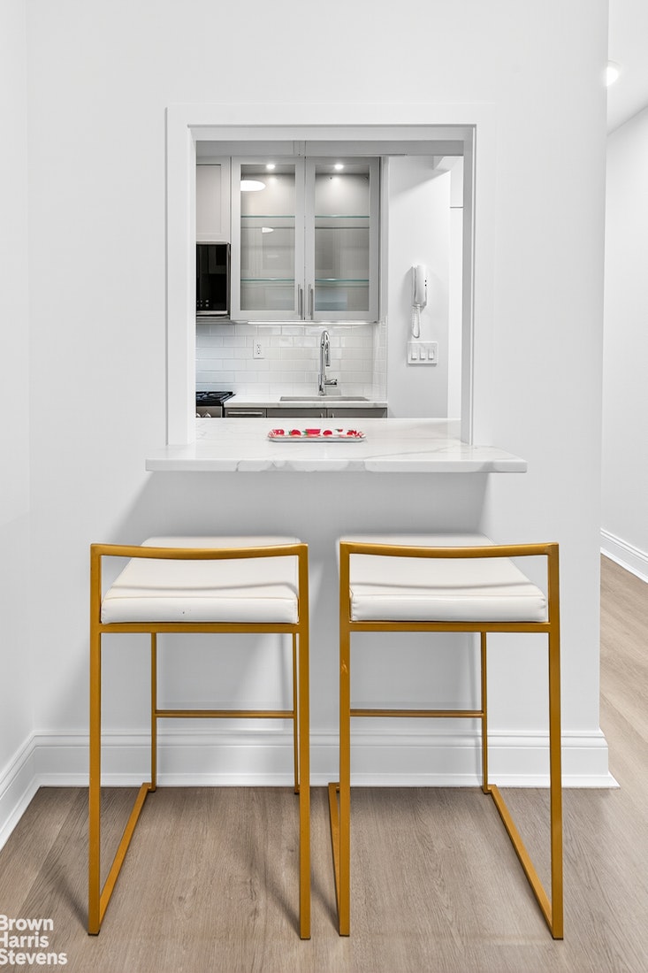 520 East 72nd Street, Unit 4J Manhattan, NY 10021 - Photo 5 of 15 a view of front door