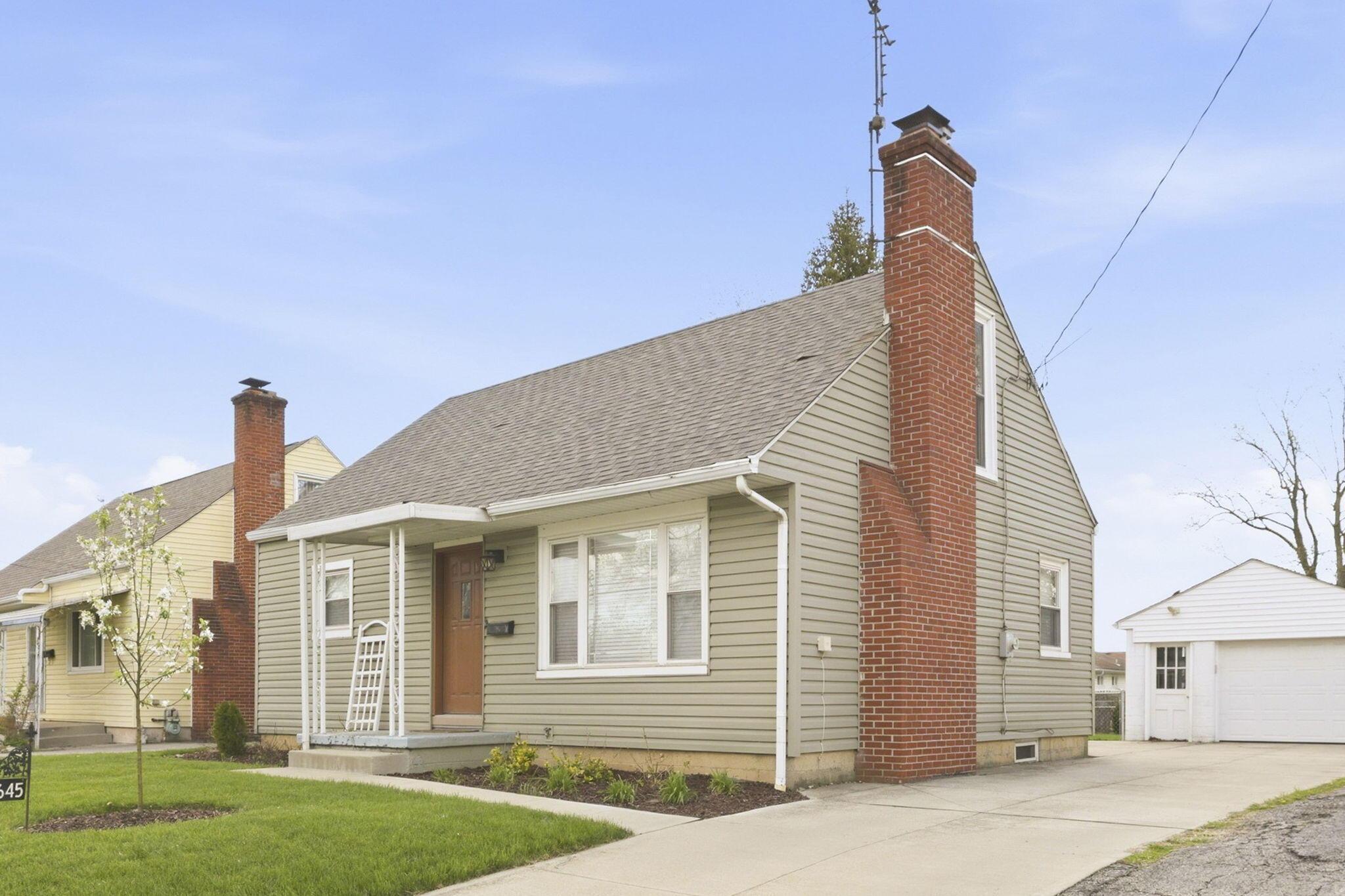 3645 Maize Road Columbus, OH 43224 - Photo 3 of 50 5-web-or-mls-939A9907 - Copy