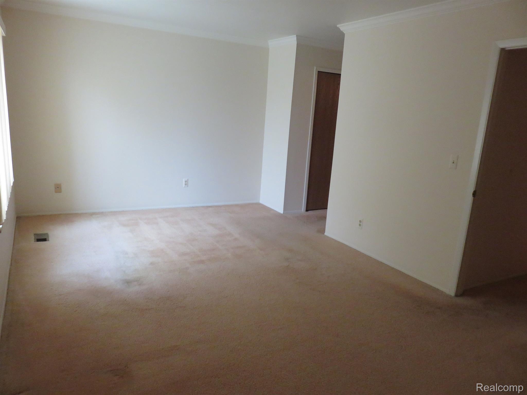 680 Tennyson, Unit 11 Rochester, MI 48307 - Photo 12 of 24 Gallery Image 12