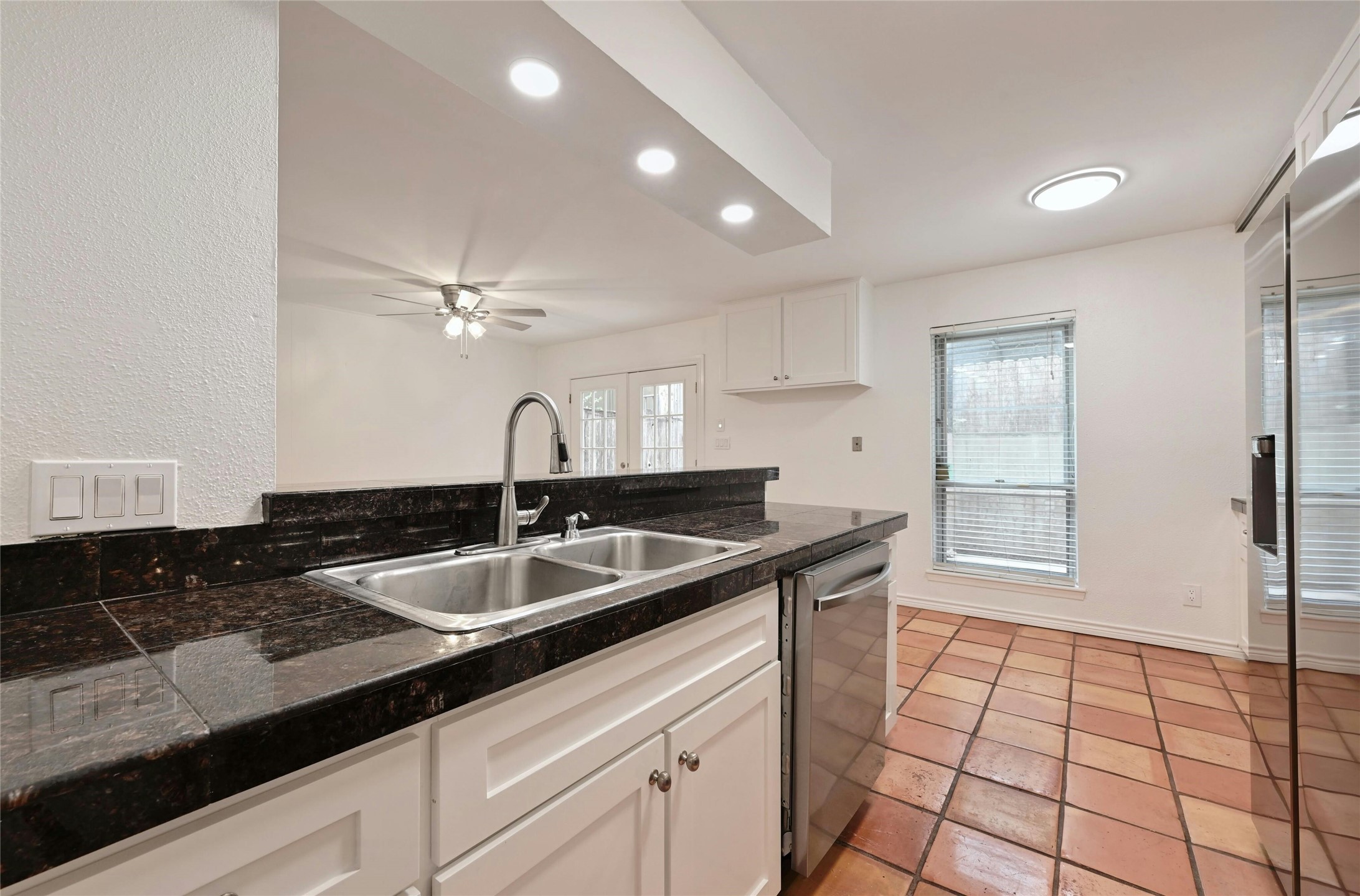 6637 Valleyside Road Austin, TX 78731 - Photo 13 of 27