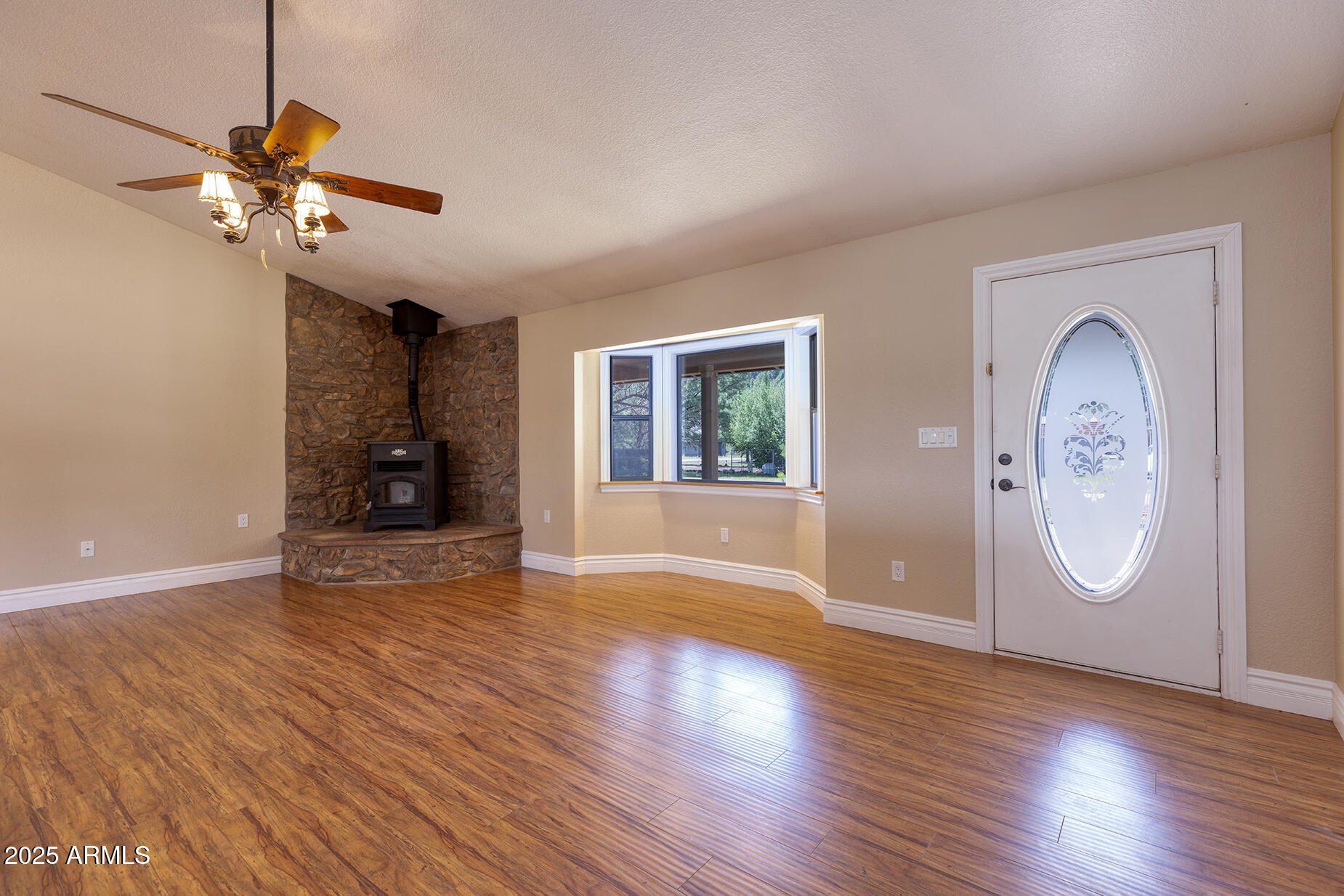 116 Skyhook Road Pinetop, AZ 85935 - Photo 11 of 32 a view of an empty room with wooden floor and fan