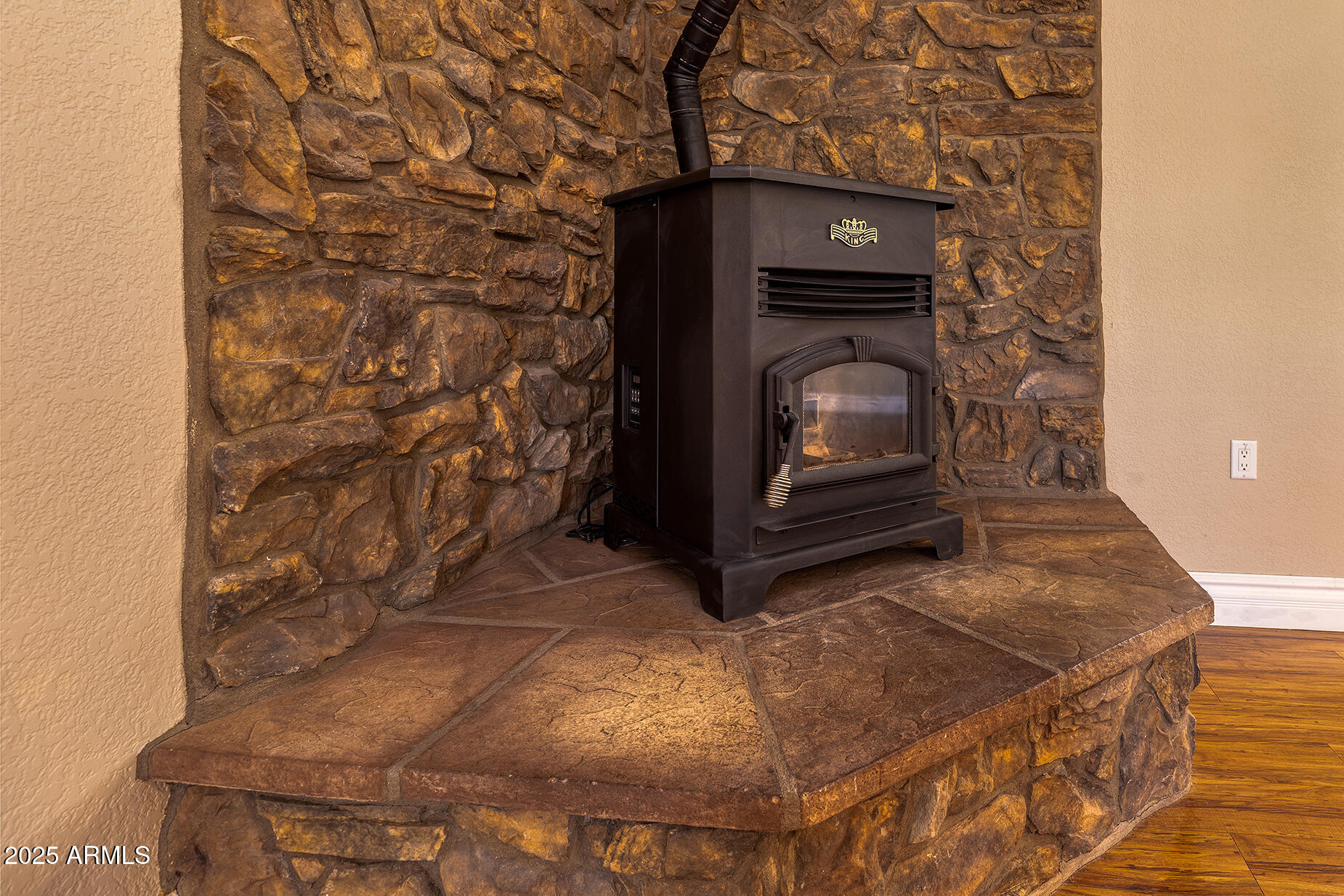 116 Skyhook Road Pinetop, AZ 85935 - Photo 17 of 32 a living room with a fireplace