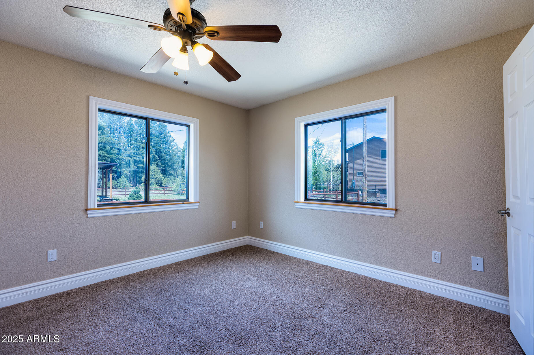 116 Skyhook Road Pinetop, AZ 85935 - Photo 26 of 32 a view of an empty room with a window
