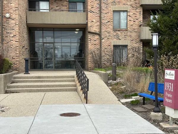 $1,600 | 1931 Prairie Square, Unit 226, Schaumburg, IL 60173