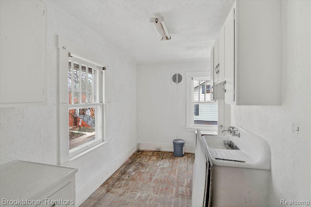 319 Homecrest Road Jackson, MI 49201 - Photo 18 of 24 Gallery Image 18