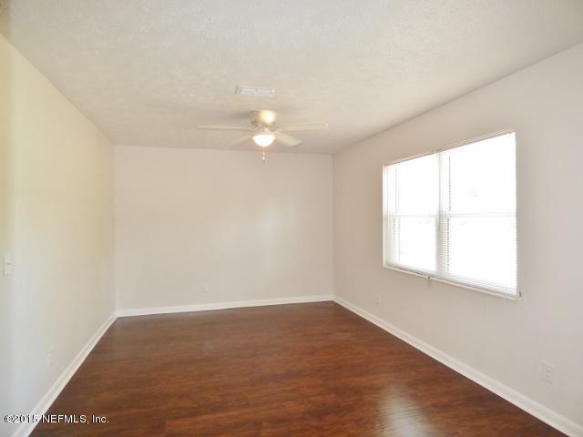 9453 Sibbald Road Jacksonville, FL 32208 - Photo 2 of 9 2 (640x480)