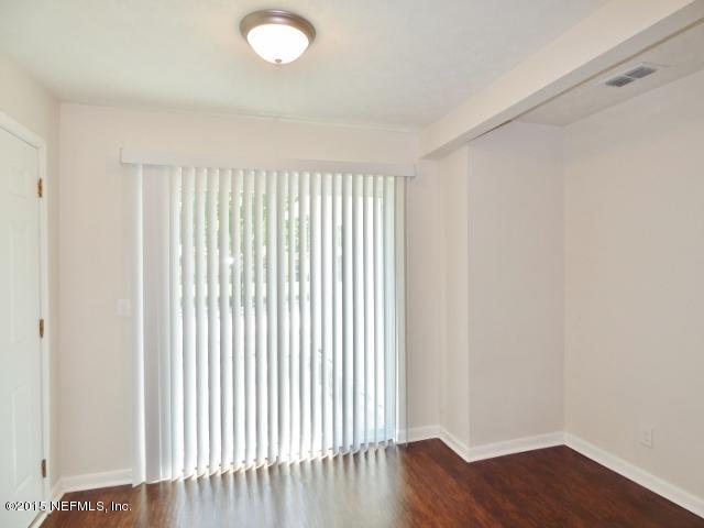 9453 Sibbald Road Jacksonville, FL 32208 - Photo 3 of 9 3 (640x480)