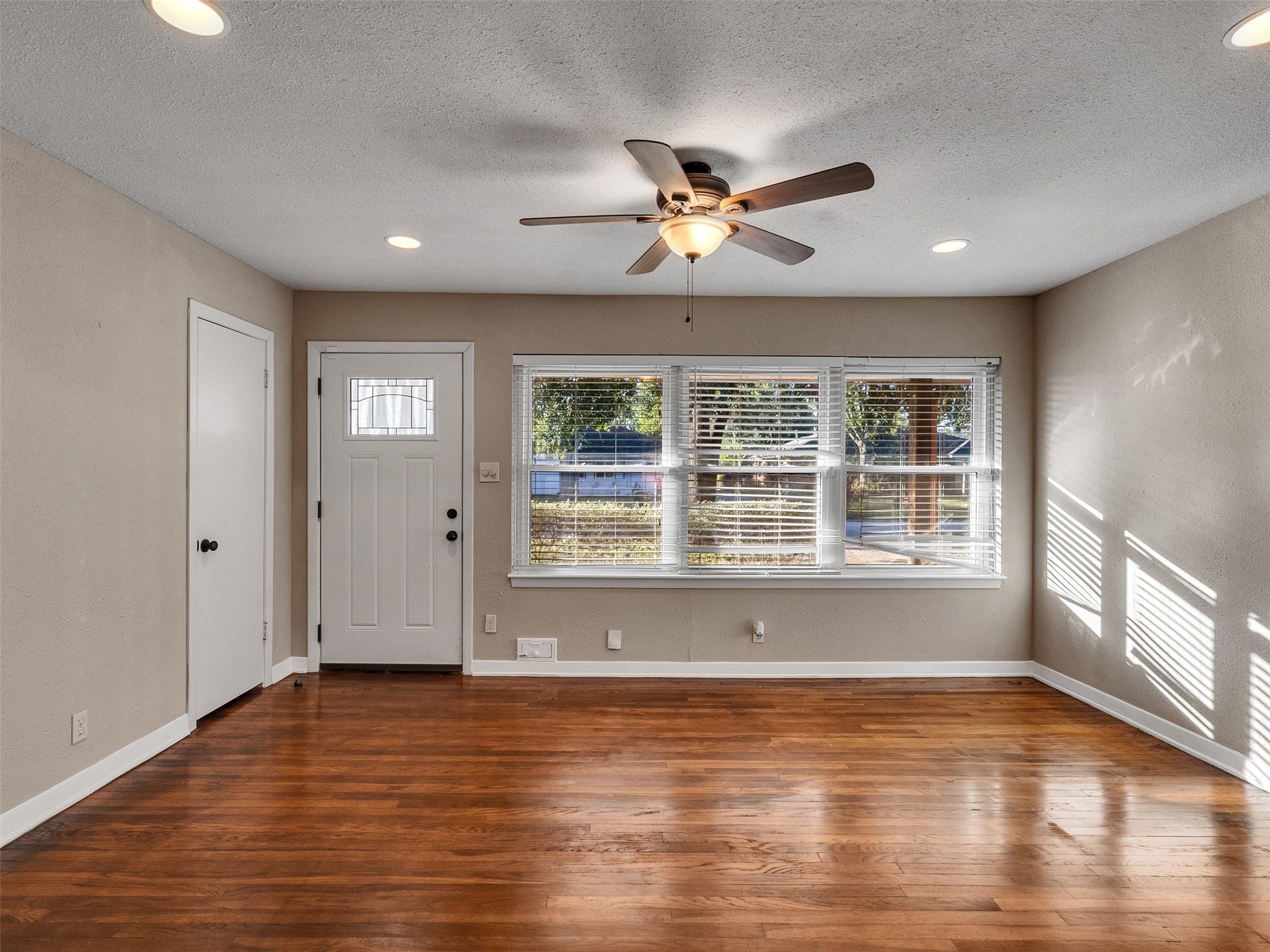 219 East Janisch Road Houston, TX 77022 - Photo 3 of 20