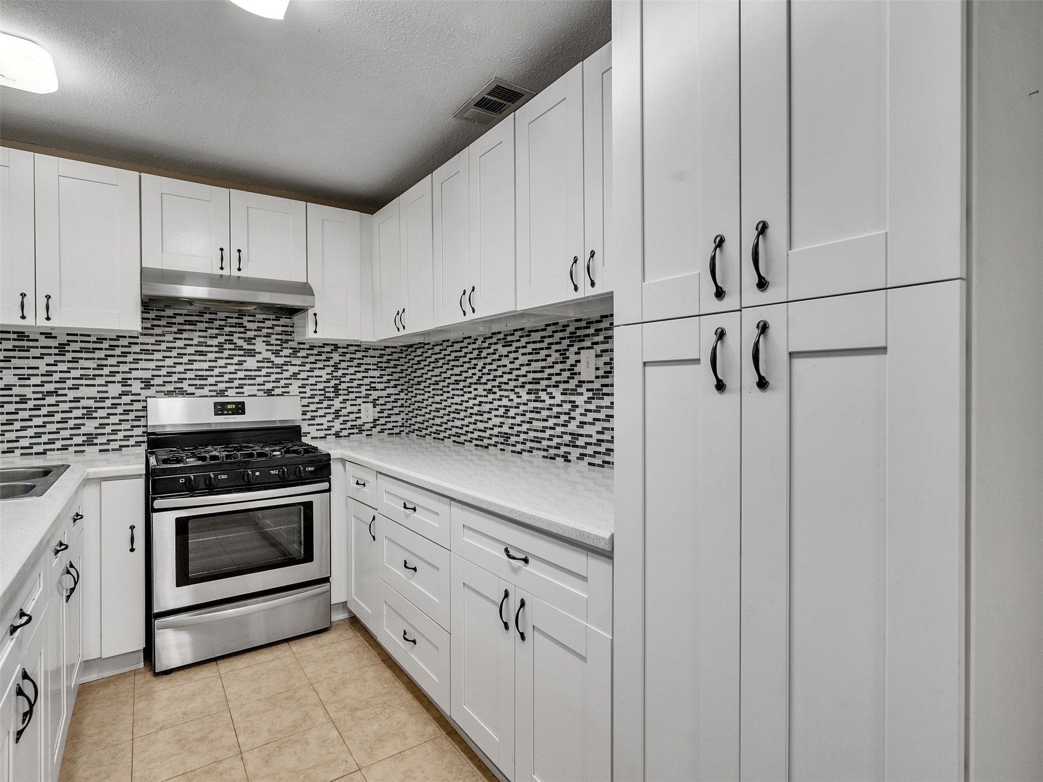 219 East Janisch Road Houston, TX 77022 - Photo 8 of 20