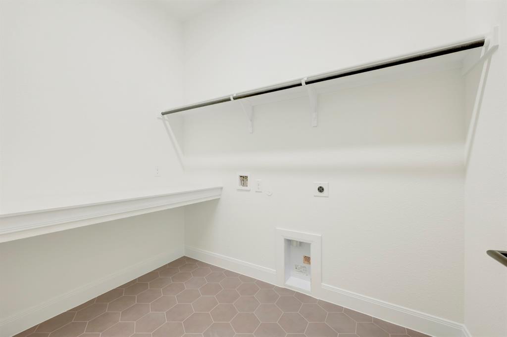 1941 Foothill Road Rockwall, TX 75087 - Photo 11 of 37 a view of an empty walk in closet