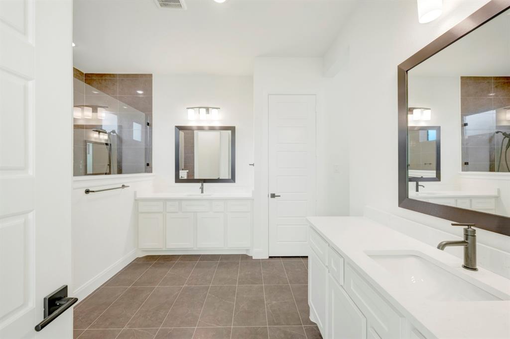 1941 Foothill Road Rockwall, TX 75087 - Photo 32 of 37 a bathroom with a bathtub sink and mirror