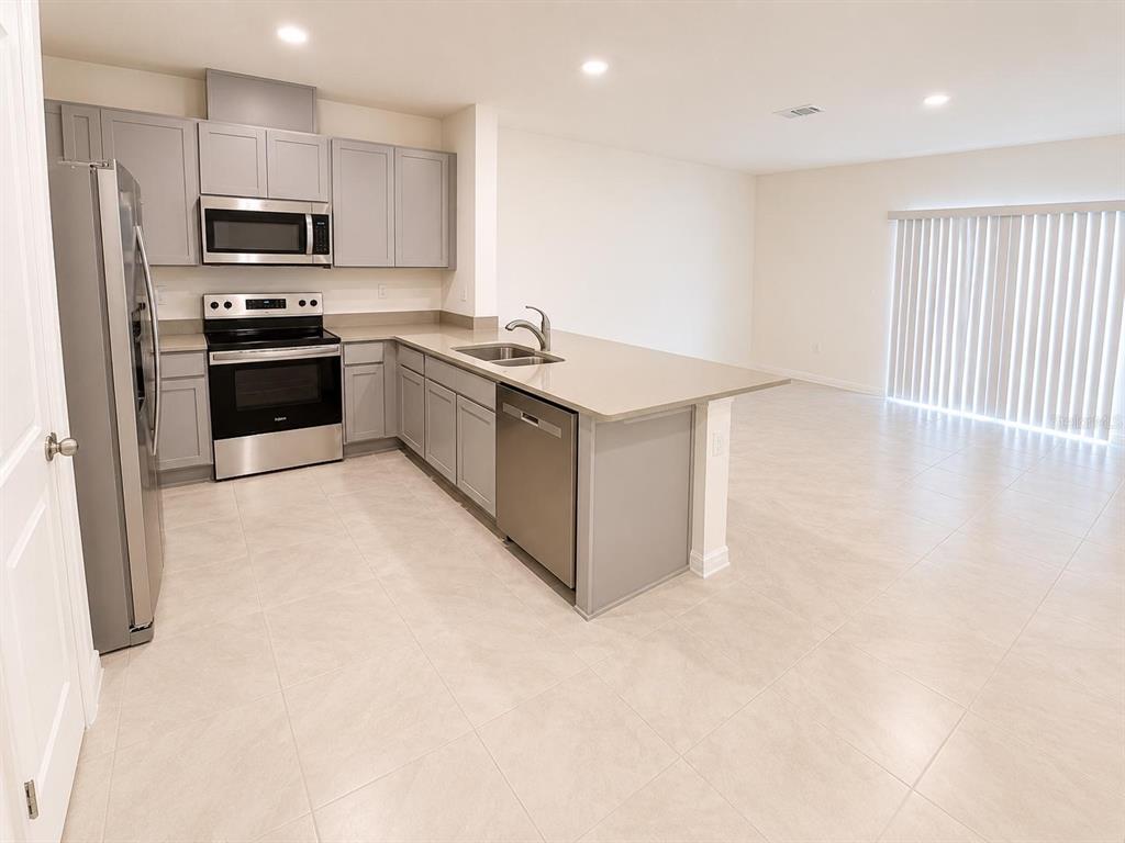 2199 Longleaf Road Davenport, FL 33837 - Photo 3 of 18