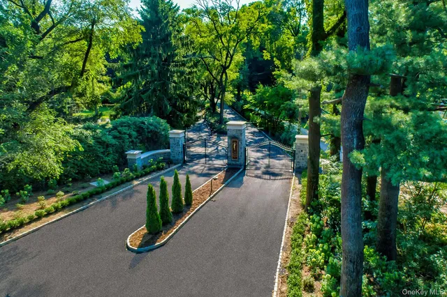 $2,400,000 | 170 Hegemans Lane, Glen Head, NY 11545