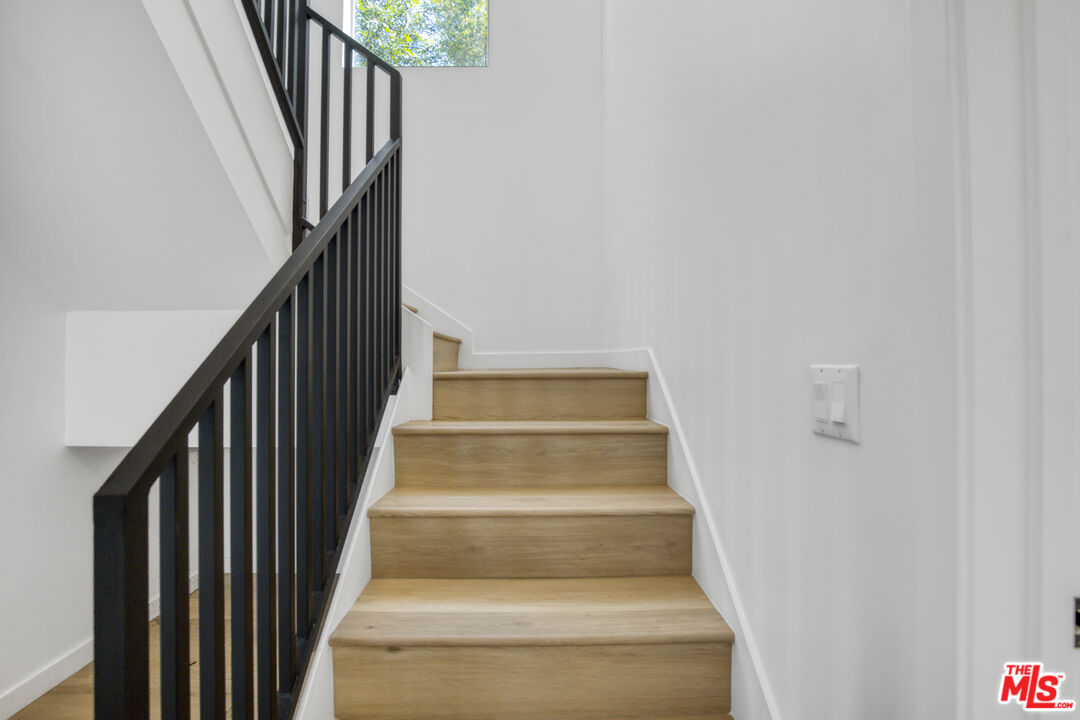 10828 Hesby Street North Hollywood, CA 91601 - Photo 26 of 33 a view of entryway