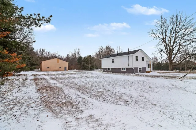 $259,900 | 3494 Covert Road, Leslie, MI 49251
