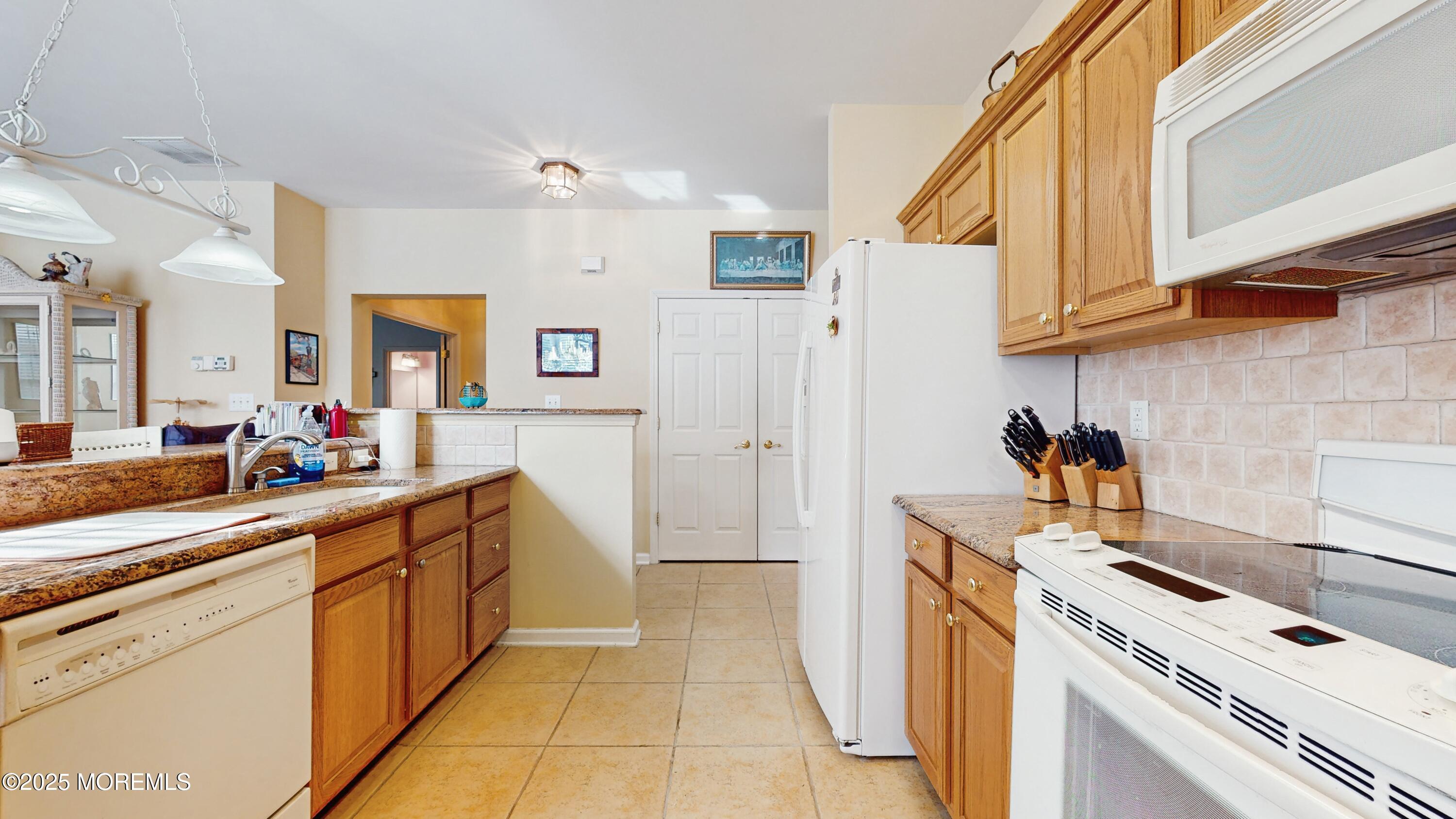 14 Edgewater Path Barnegat, NJ 08005 - Photo 6 of 24 06_14EdgewaterPath_2006_HiRes