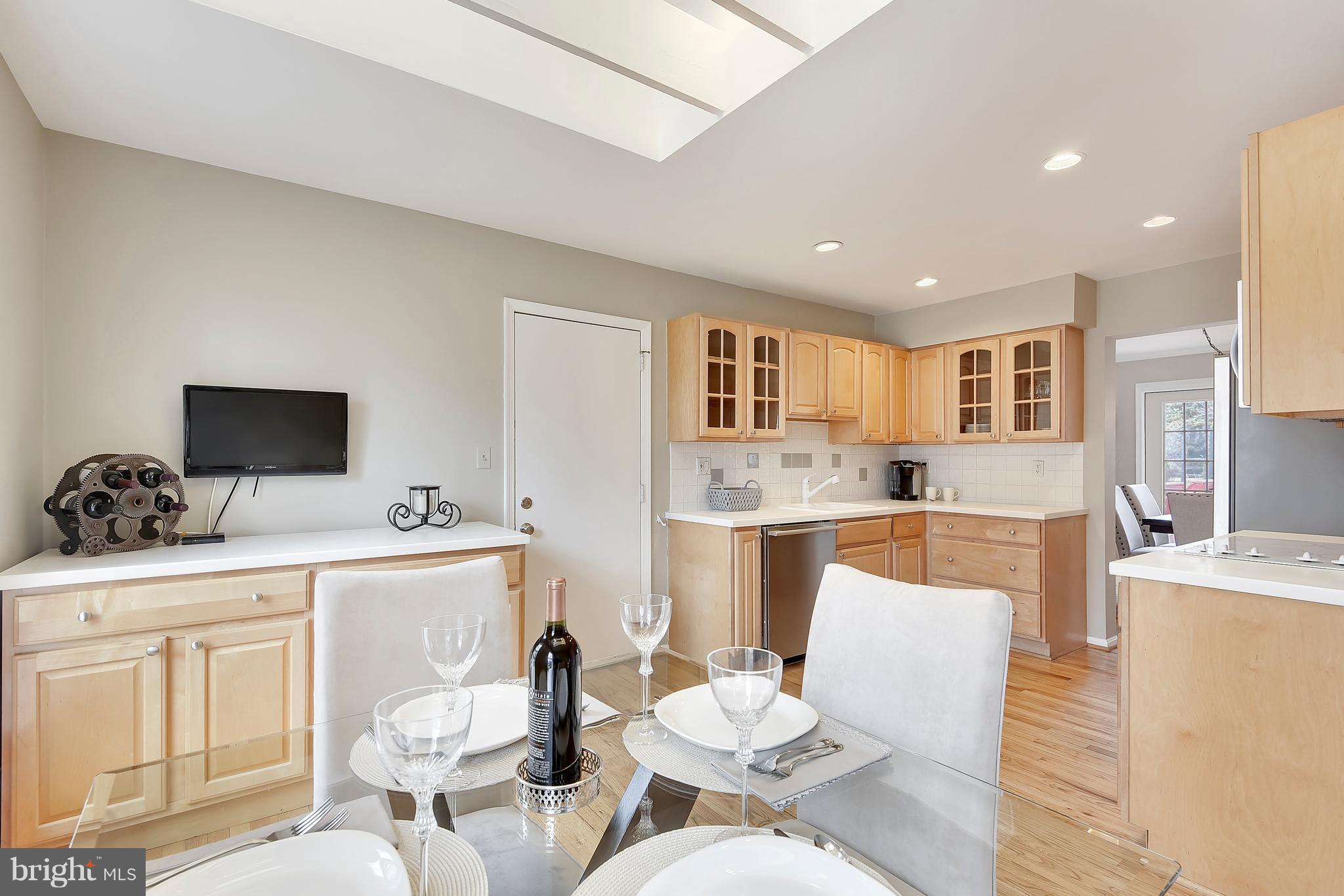 6 Thorburn Road Gaithersburg, MD 20878 - Photo 10 of 30 Eat-in Kitchen