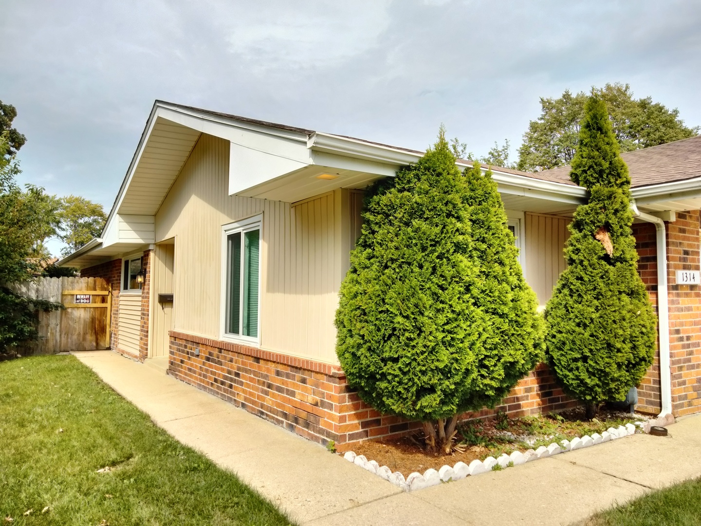 1314 Beverly Lane, Unit 1314 Streamwood, IL 60107 - Photo 2 of 23