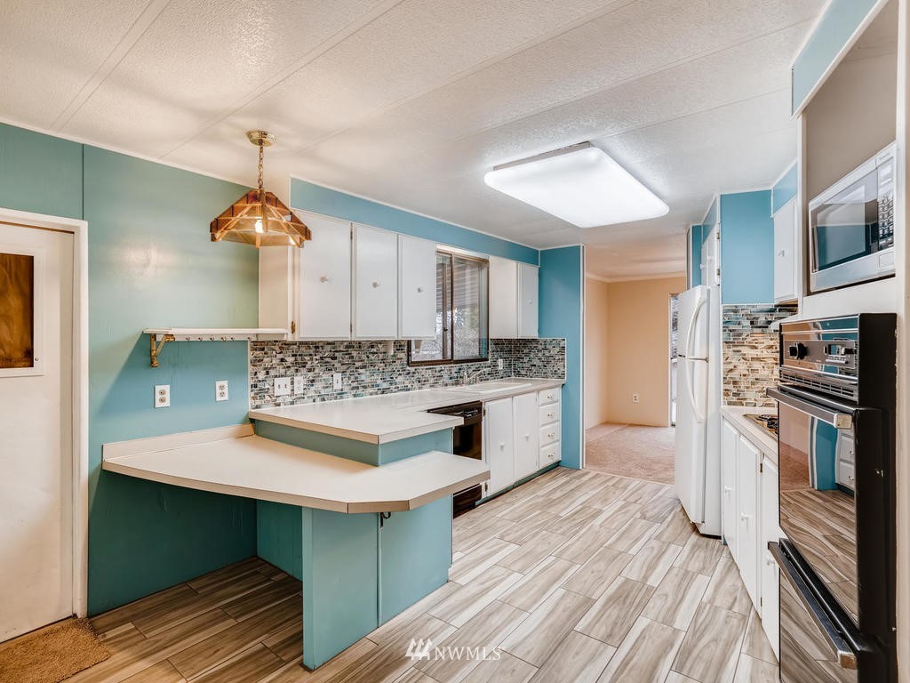 19234 127th Avenue Northeast Bothell, WA 98011 - Photo 8 of 21 Gallery Image 8