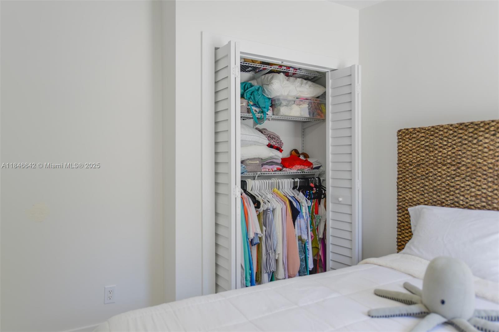 11 Mockingbird Road Key Largo, FL 33037 - Photo 18 of 44 a view of a bedroom