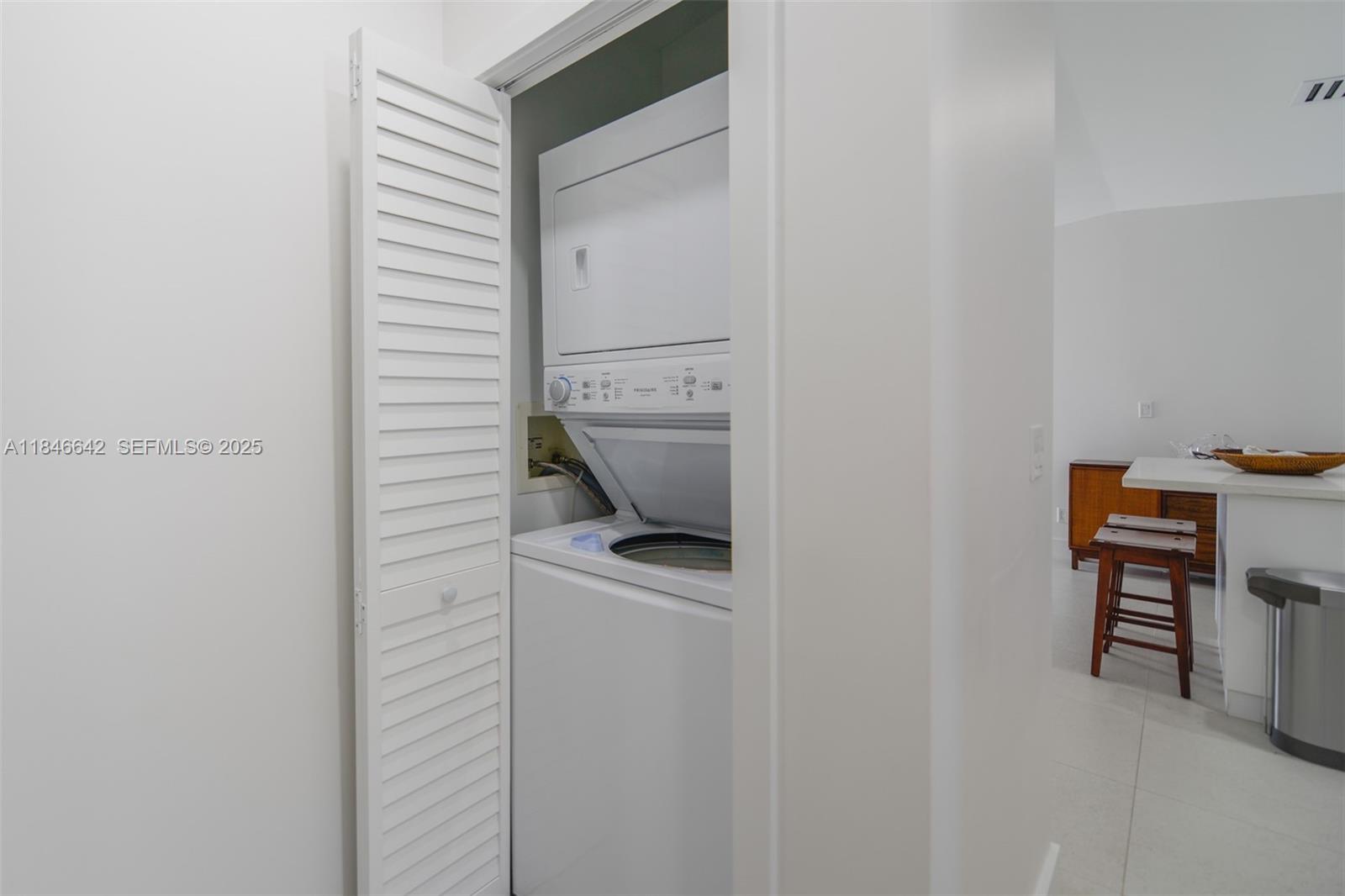 11 Mockingbird Road Key Largo, FL 33037 - Photo 24 of 44 a bathroom with a toilet