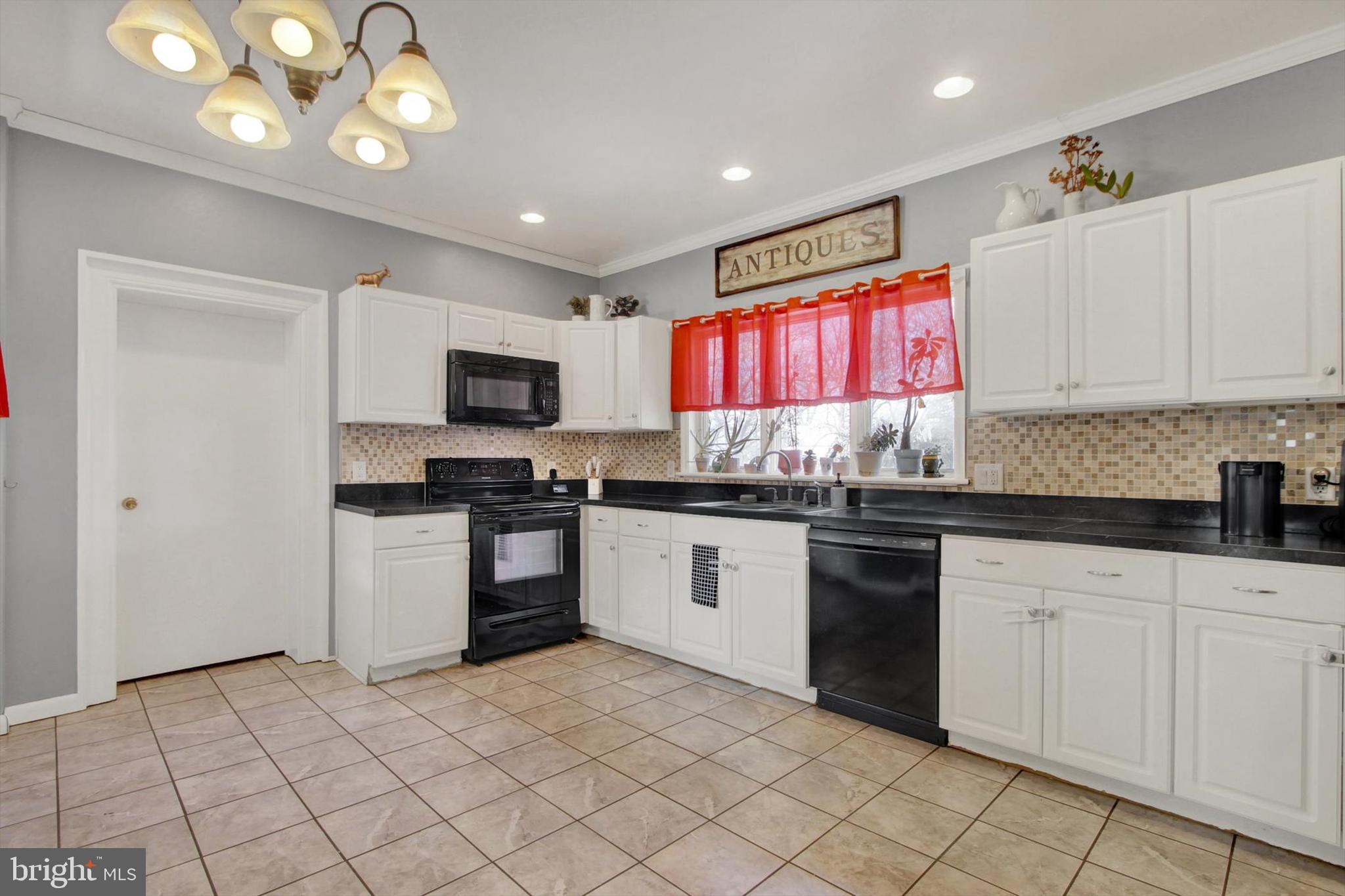 102 North Queen Street Littlestown, PA 17340 - Photo 9 of 32