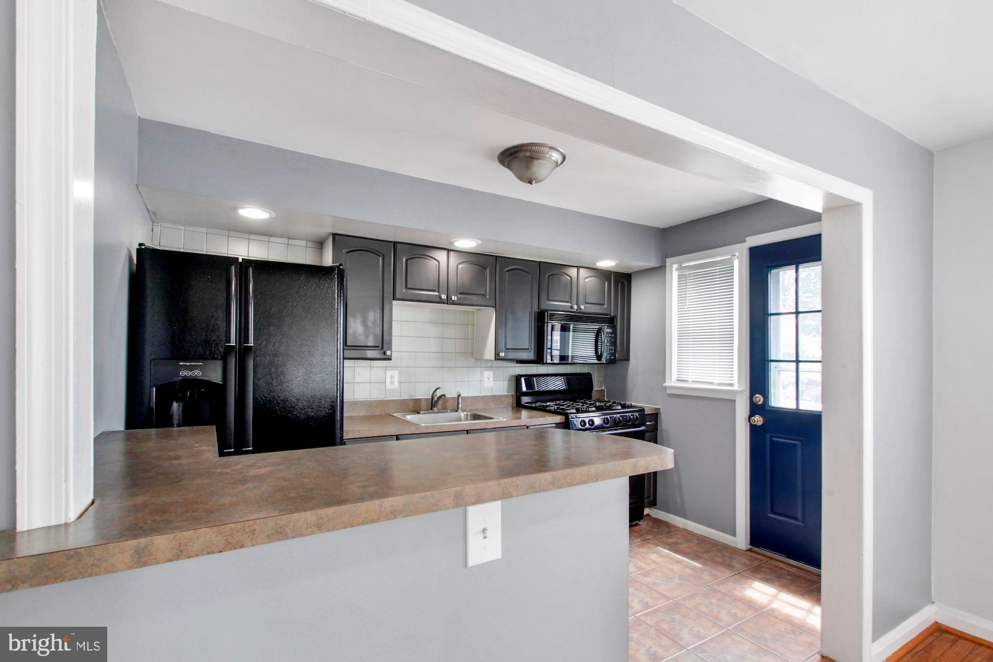 1909 Ellinwood Road Baltimore, MD 21237 - Photo 13 of 40 Breakfast bar