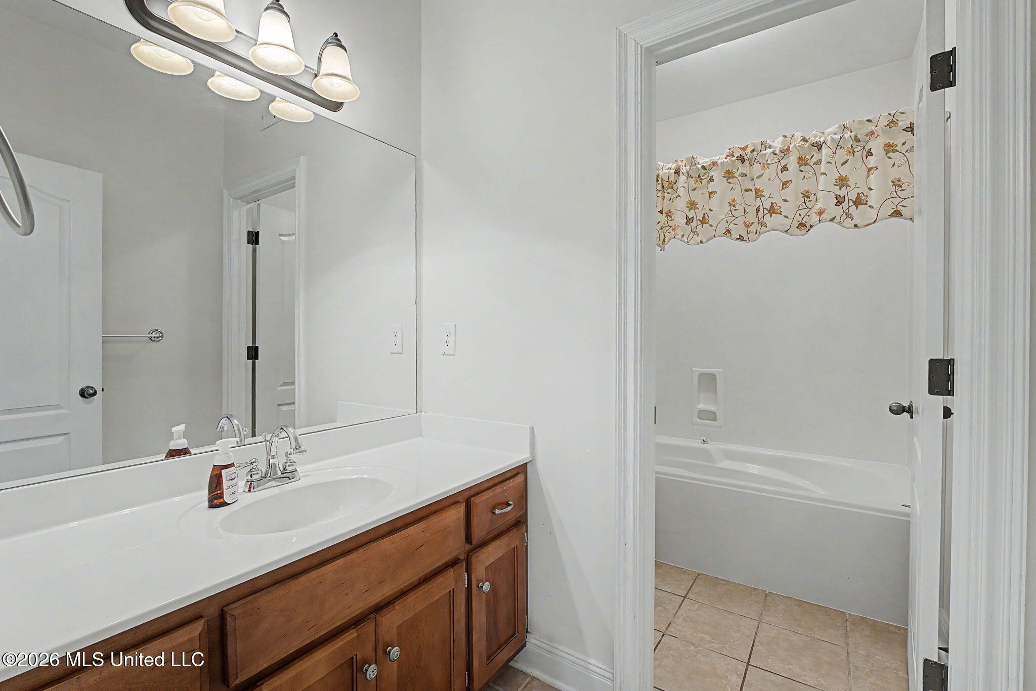 704 Shadow View Drive Hernando, MS 38632 - Photo 32 of 49 Bathroom