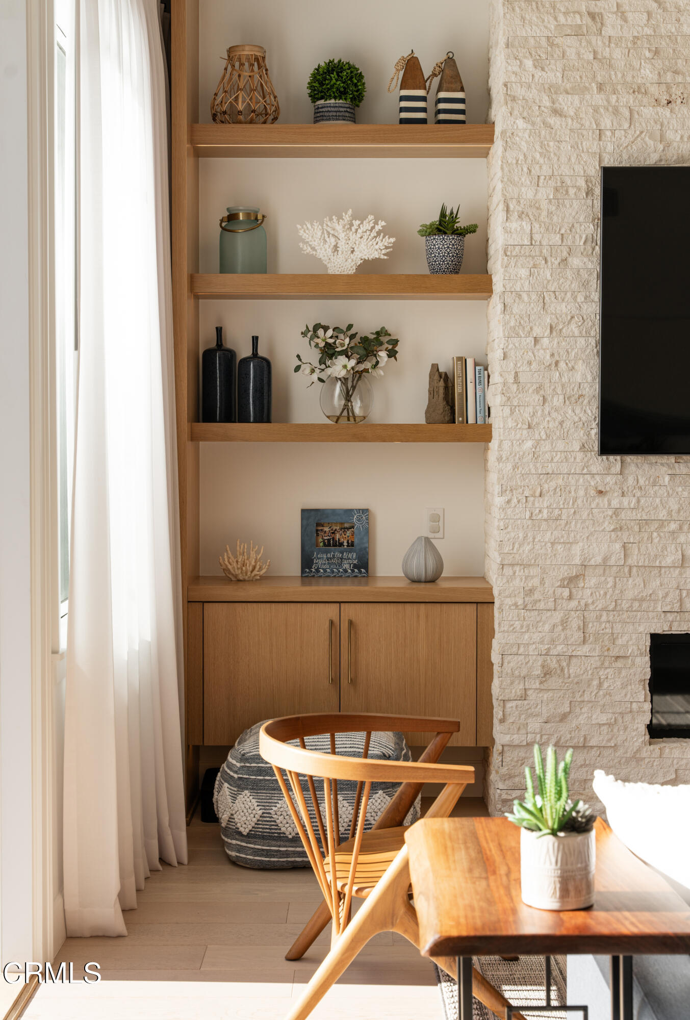 330 Salida Del Sol Santa Barbara, CA 93109 - Photo 8 of 39 a table with a vase and a vase on it