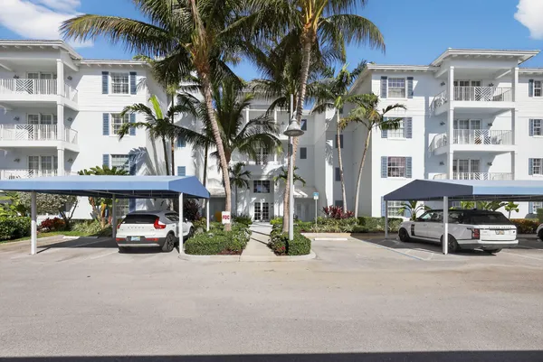 $875,000 | 915 Bay Colony Drive South, Juno Beach, FL 33408