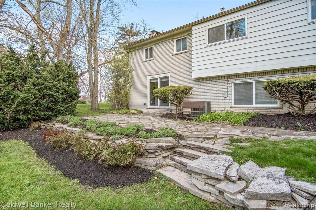 1272 East Square Lake Road Bloomfield Hills, MI 48304 - Photo 32 of 36