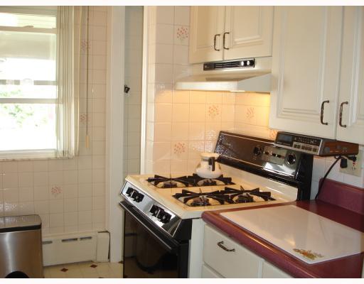 52 Herbst Road Coraopolis, PA 15108 - Photo 3 of 8 Kitchen.
