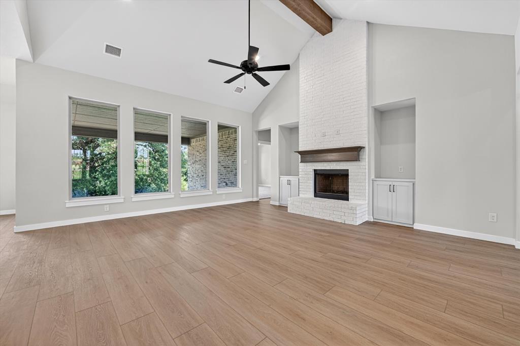 409 Mcalpine Springtown, TX 76082 - Photo 10 of 38 Living room