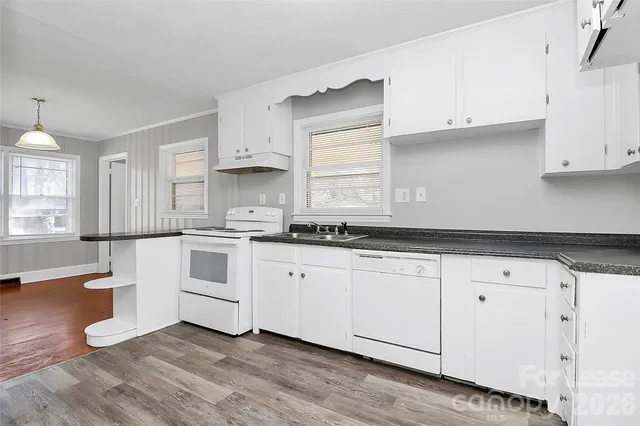 $1,695 | 4919 Raymond Place, Charlotte, NC 28205