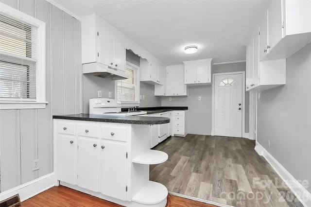 $1,695 | 4919 Raymond Place, Charlotte, NC 28205