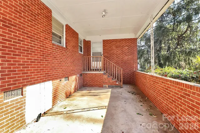 $1,695 | 4919 Raymond Place, Charlotte, NC 28205