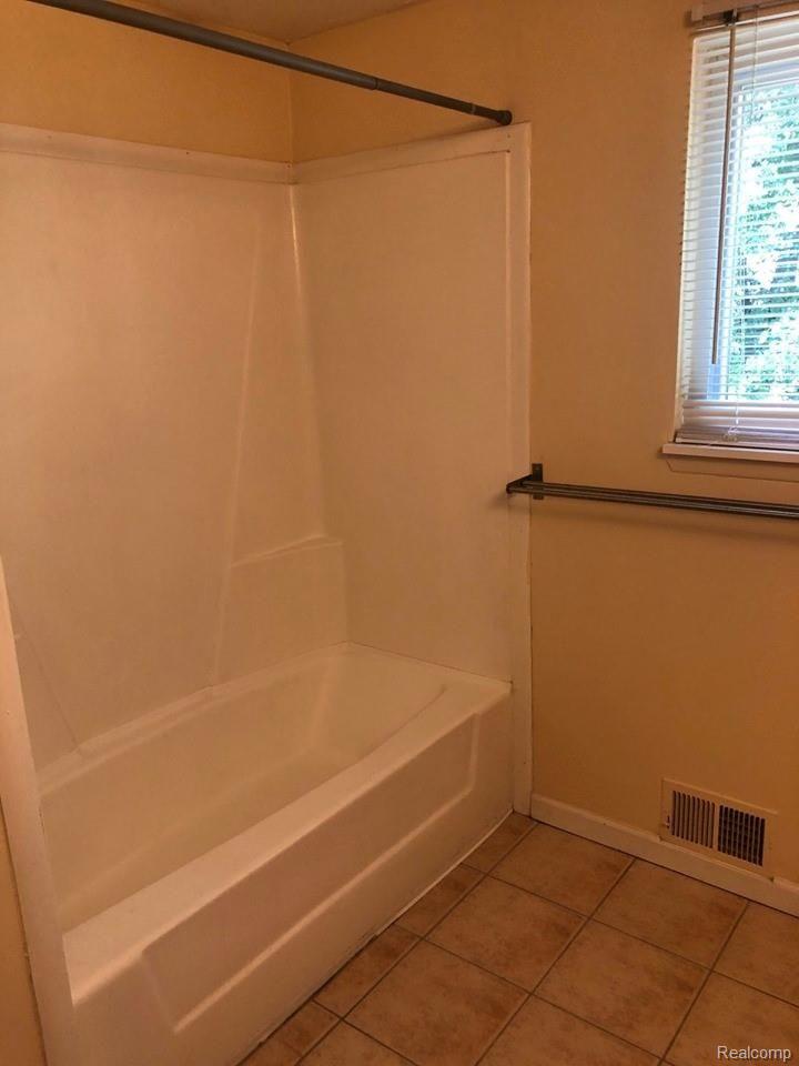 7710 Willow Road West Bloomfield, MI 48324 - Photo 15 of 24 bathroom 3.jpg