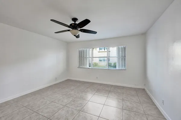 $1,900 | 600 Southeast 2nd Avenue, Unit K2, Deerfield Beach, FL 33441