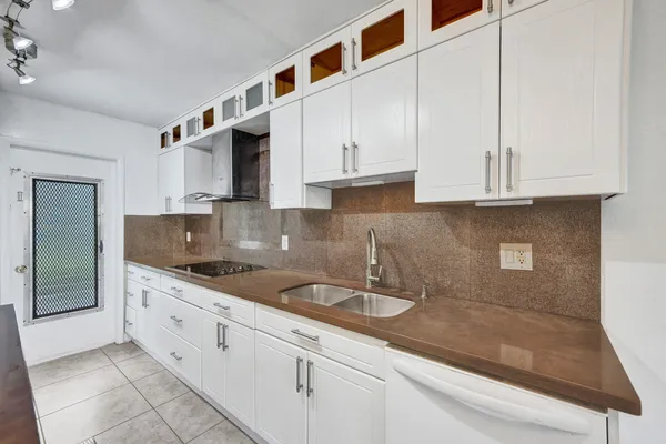 $1,900 | 600 Southeast 2nd Avenue, Unit K2, Deerfield Beach, FL 33441