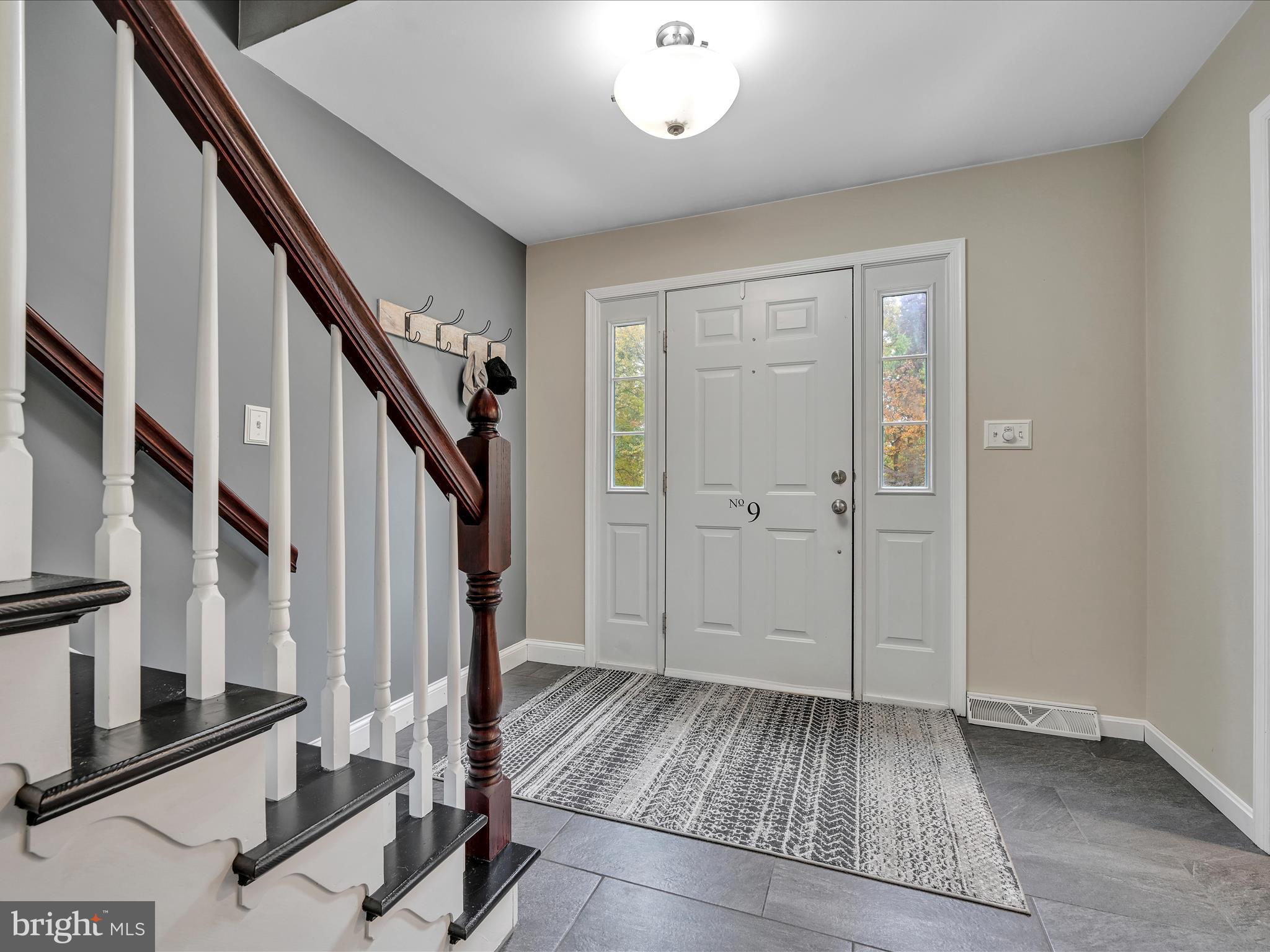9 Weaver Road Reading, PA 19608 - Photo 5 of 37 Foyer