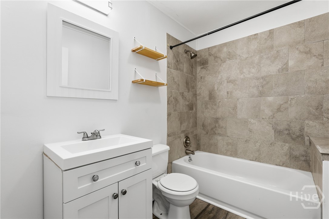 3214 Hazel Street Savannah, GA 31404 - Photo 11 of 23 hall bath with tile shower/tub combo