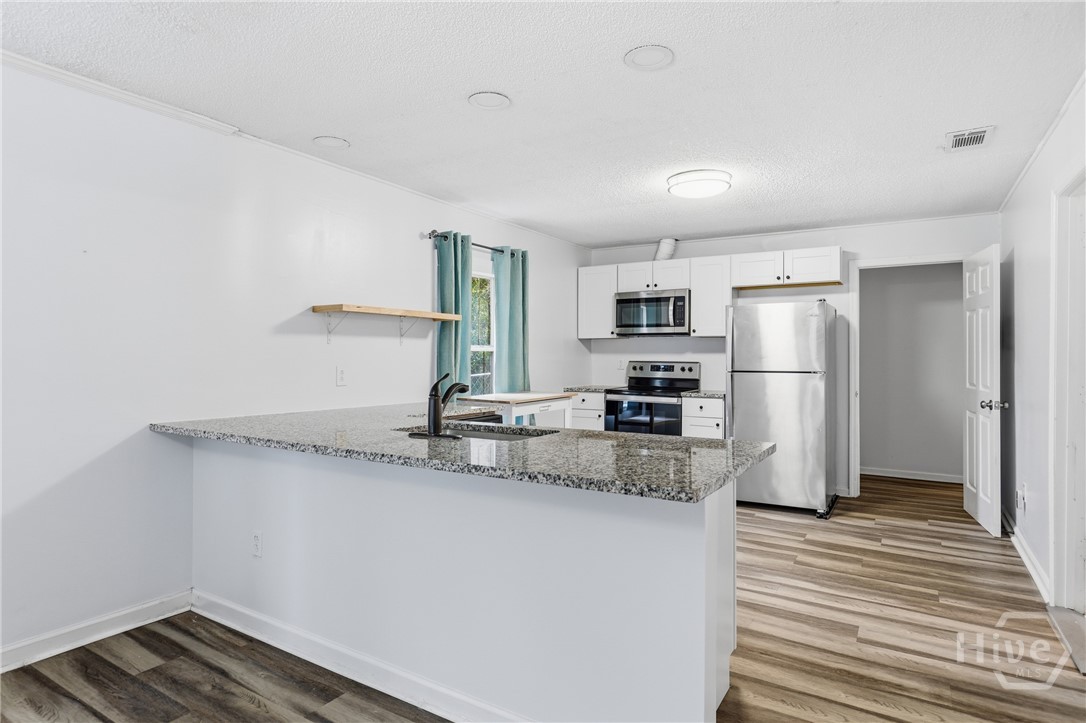 3214 Hazel Street Savannah, GA 31404 - Photo 7 of 23 Granite counter tops