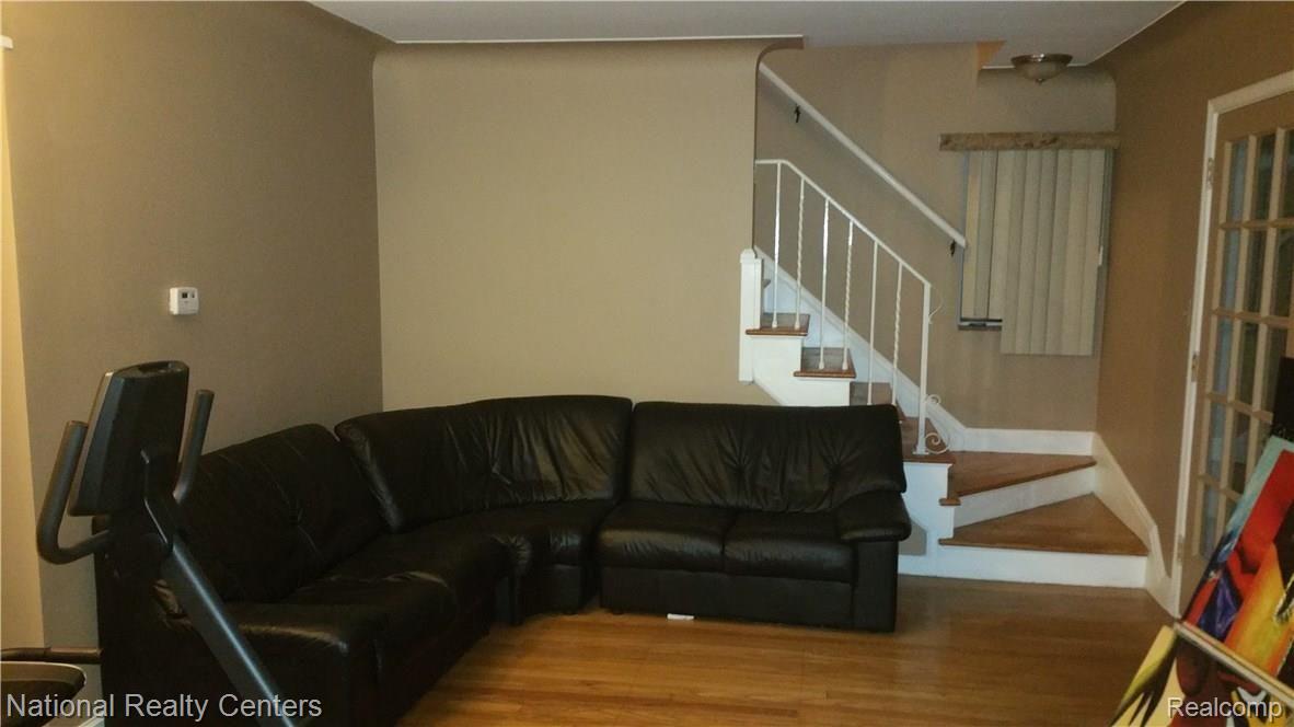 13580 Ashton Road Detroit, MI 48223 - Photo 14 of 26 LIVING ROOM