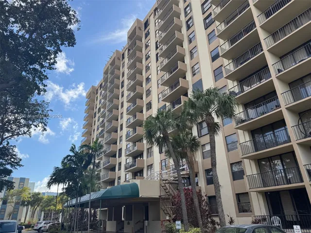 $198,000 | 1470 Northeast 123rd Street, Unit A708, North Miami, FL 33161