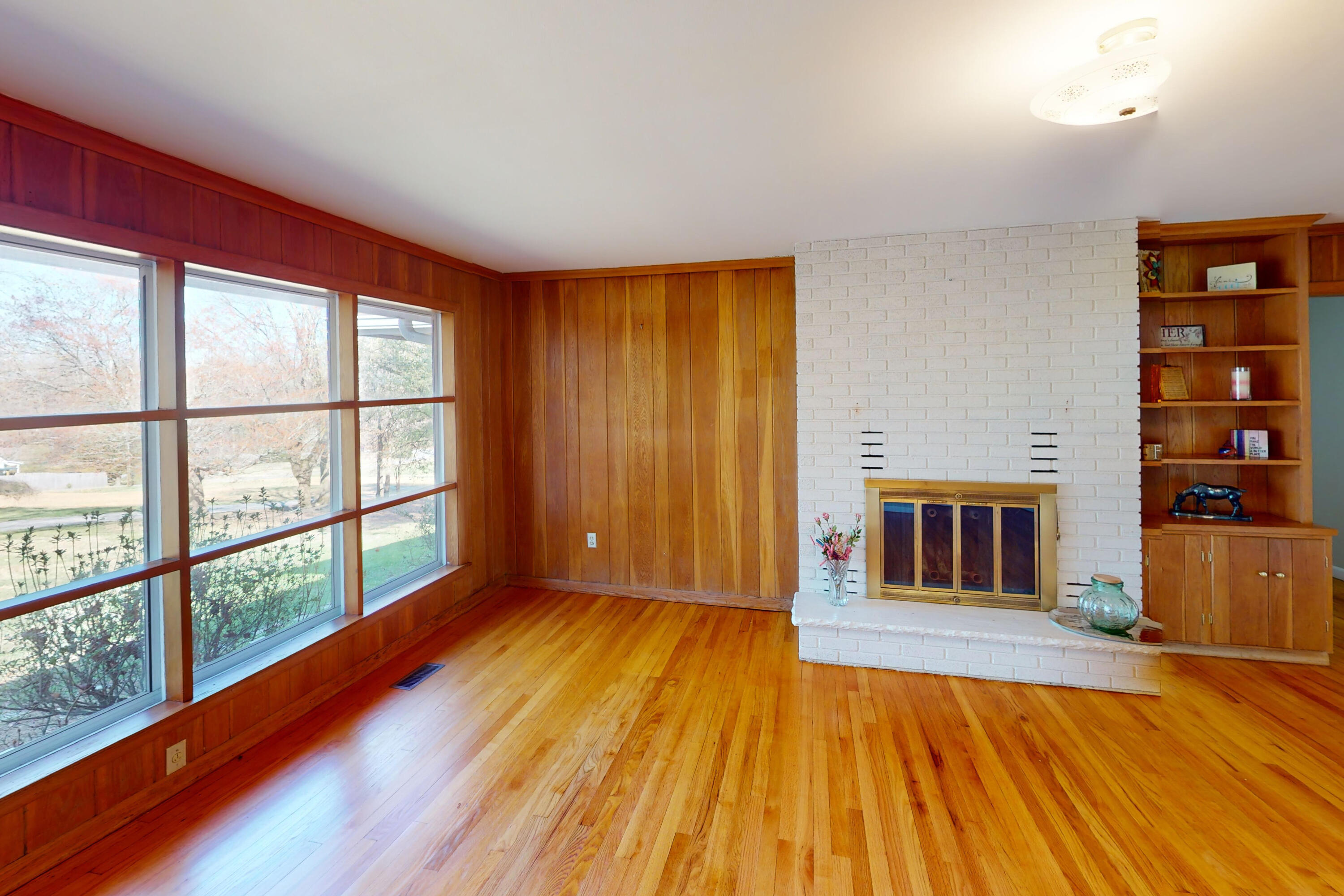 10050 Forrest Drive Ooltewah, TN 37363 - Photo 2 of 42 LR fr entrance