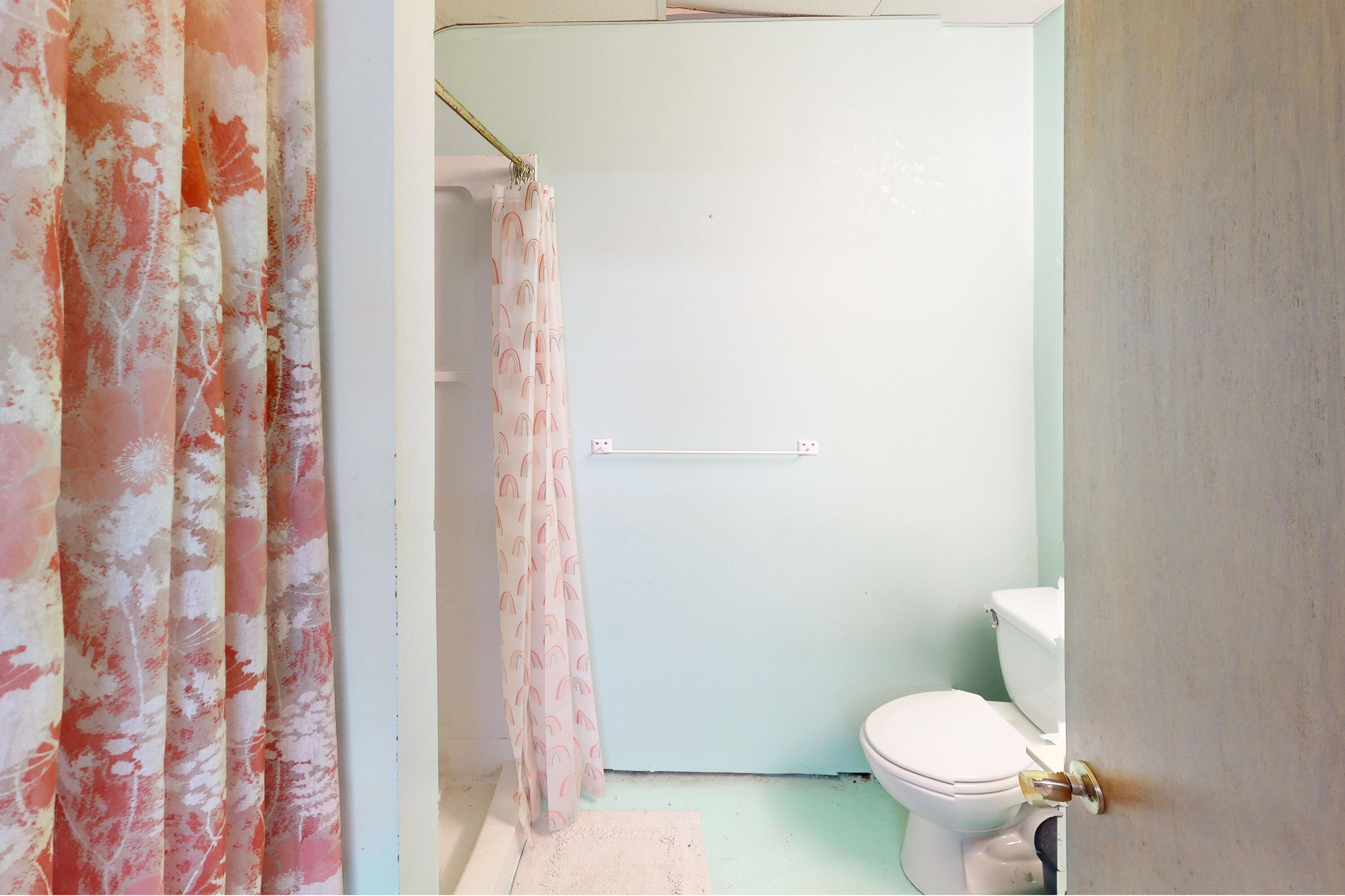 10050 Forrest Drive Ooltewah, TN 37363 - Photo 26 of 42 Basement Bath fr Bedroom 4