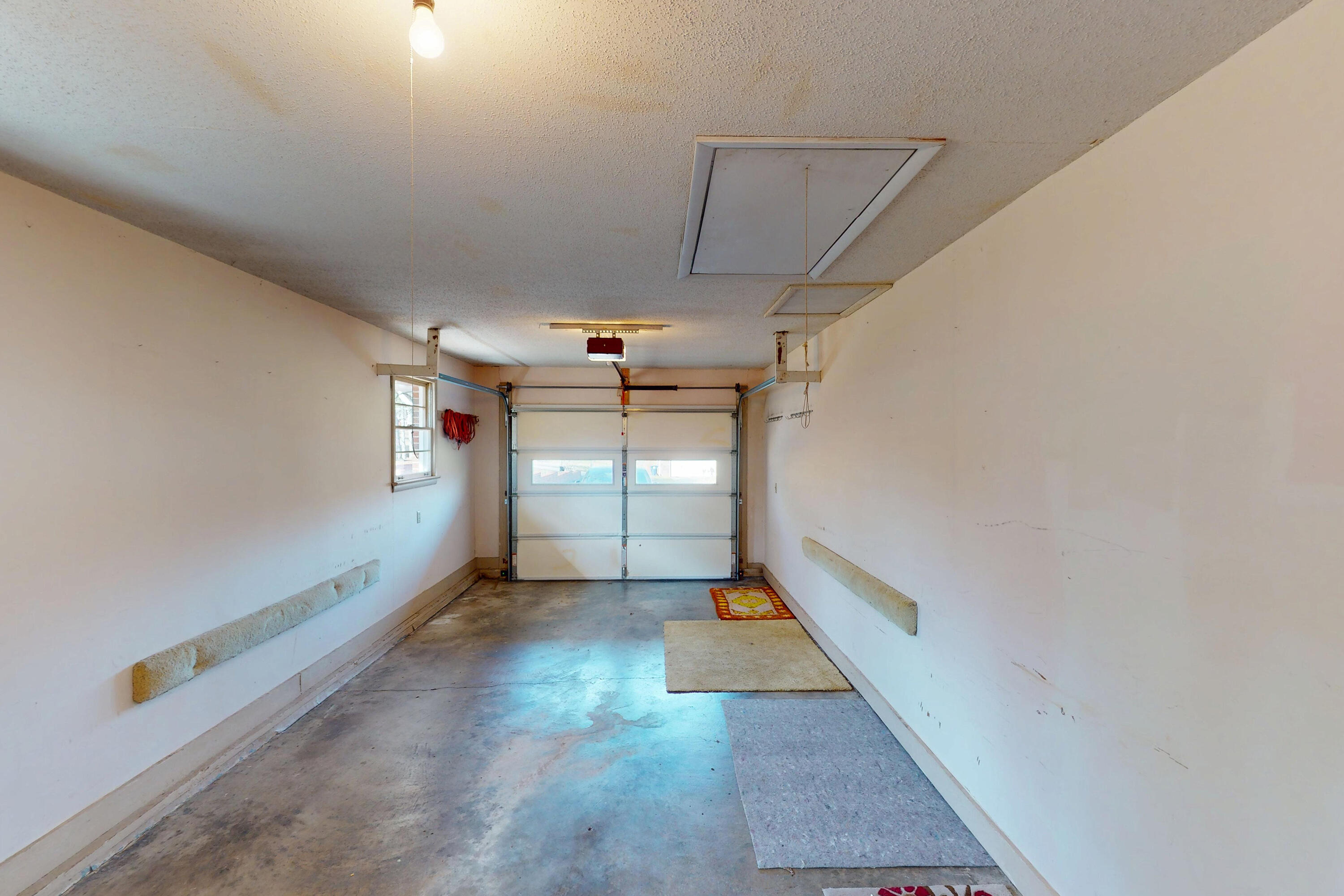 10050 Forrest Drive Ooltewah, TN 37363 - Photo 30 of 42 Garage