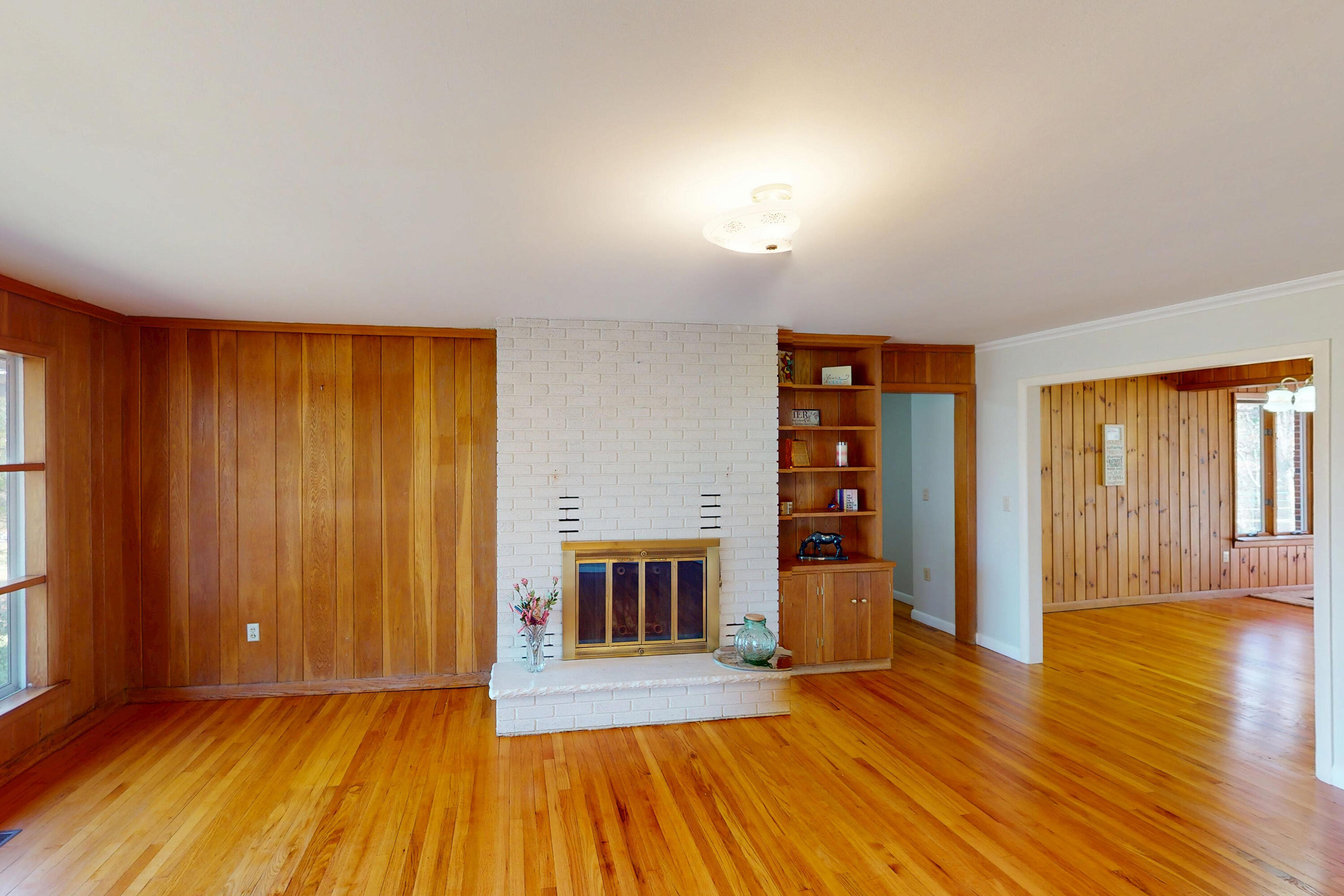 10050 Forrest Drive Ooltewah, TN 37363 - Photo 3 of 42 Living Room (woo