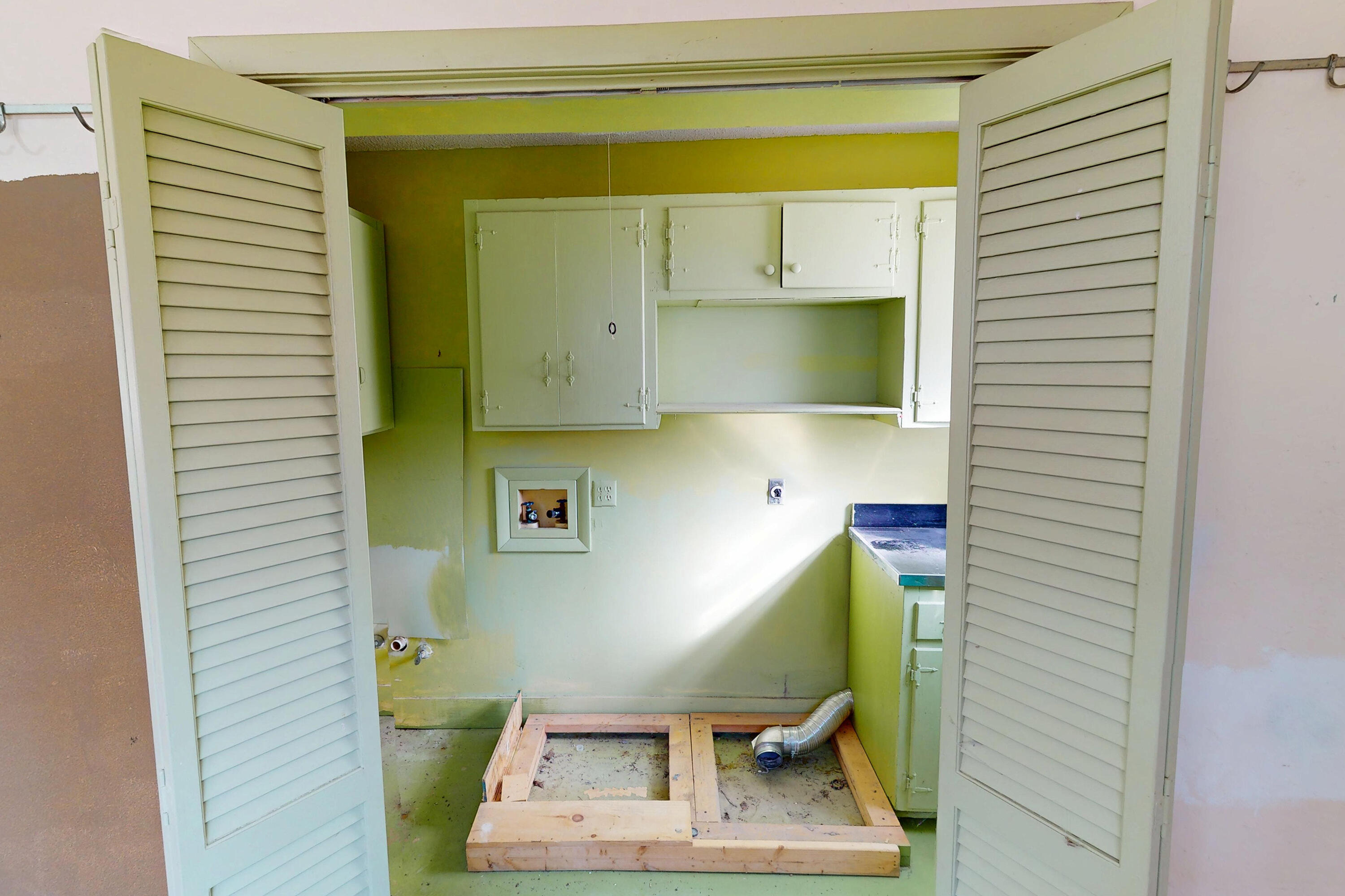 10050 Forrest Drive Ooltewah, TN 37363 - Photo 32 of 42 Laundry room